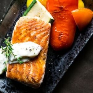 Salmão grelhado com molho de laranja